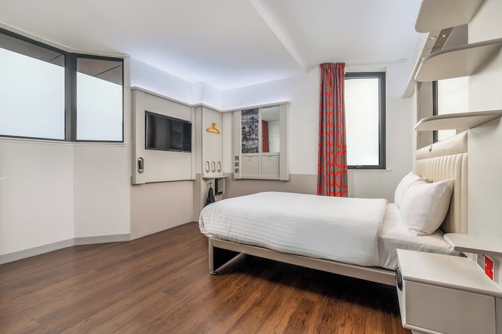 Room 18 of 47