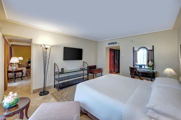 Room 21 of 77