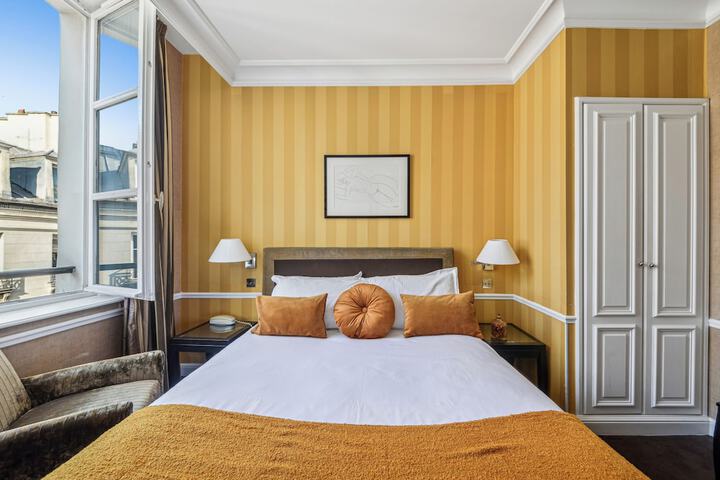 Room 8 of 30