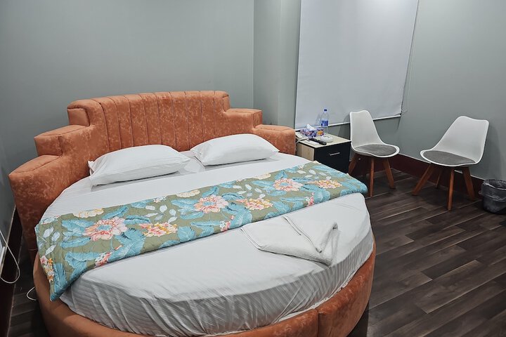 Room 32 of 66