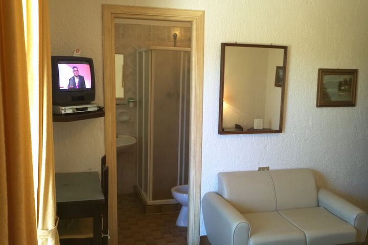 Room 9 of 51