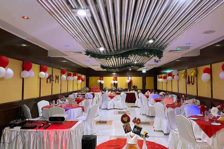 Ballroom/Hall 28 of 31