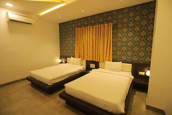 Room 8 of 36
