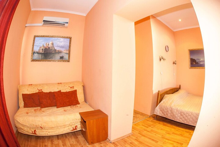 Room 16 of 37