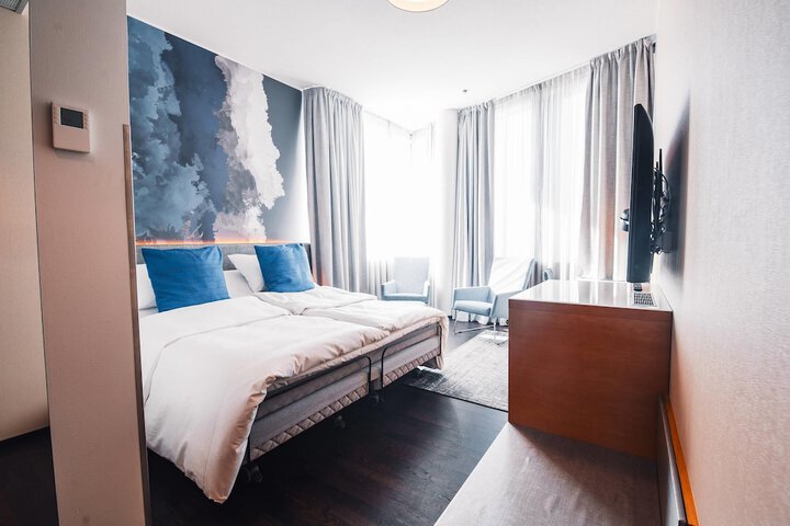 Room 30 of 60