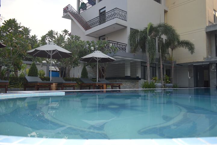 Pools & Facilities