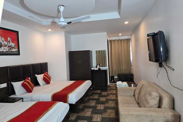 Room 13 of 21