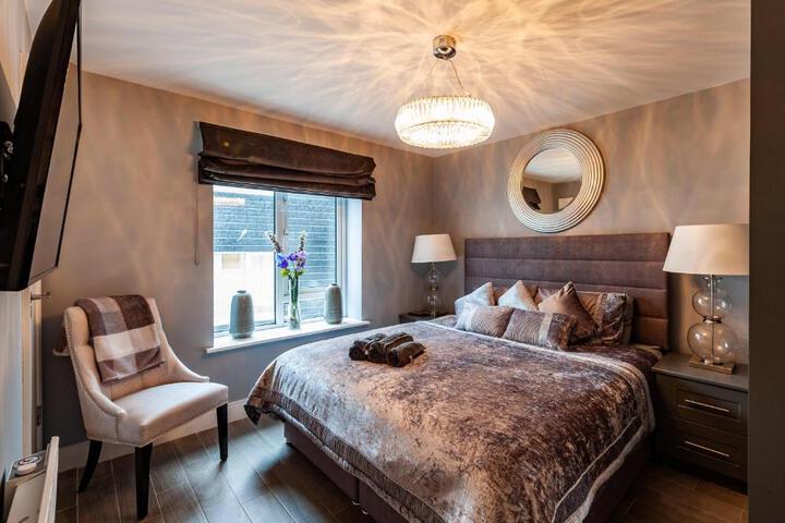 The Town House Kinsale Hosted by Exquisite holiday homes, sleeps 16