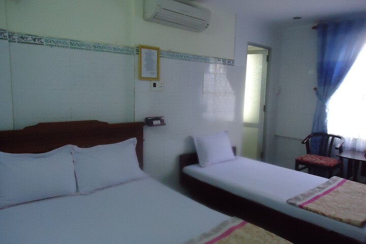 Room 6 of 49