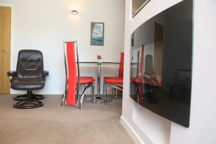Phyls Flat