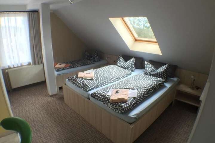 Room 7 of 33