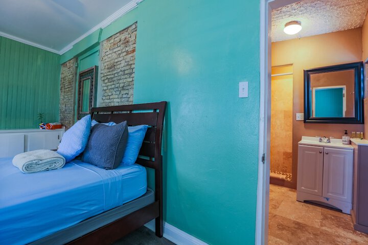Room 25 of 171