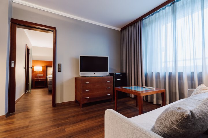Room 51 of 102