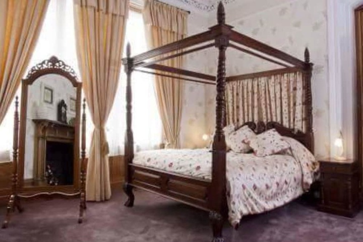 Room 10 of 31