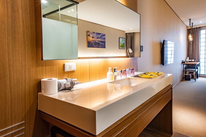 Room 35 of 210