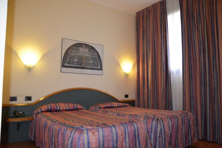 Room 9 of 26