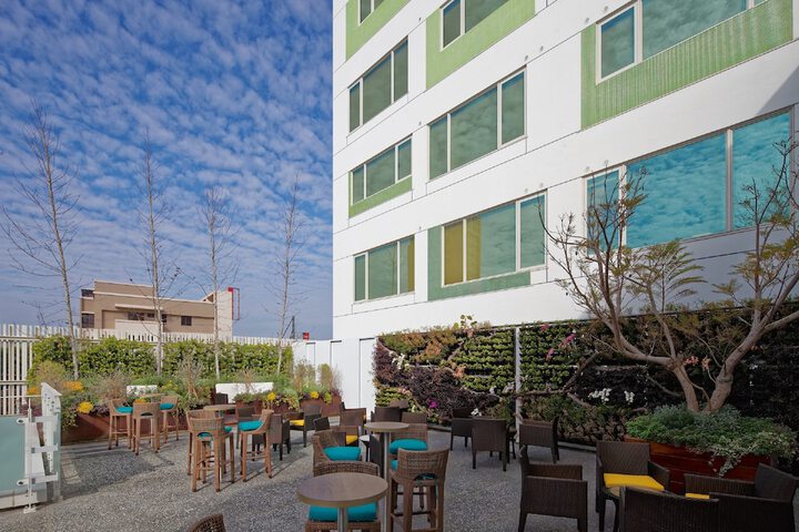 Hotel Exterior 148 of 160