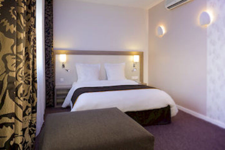 Room 26 of 46