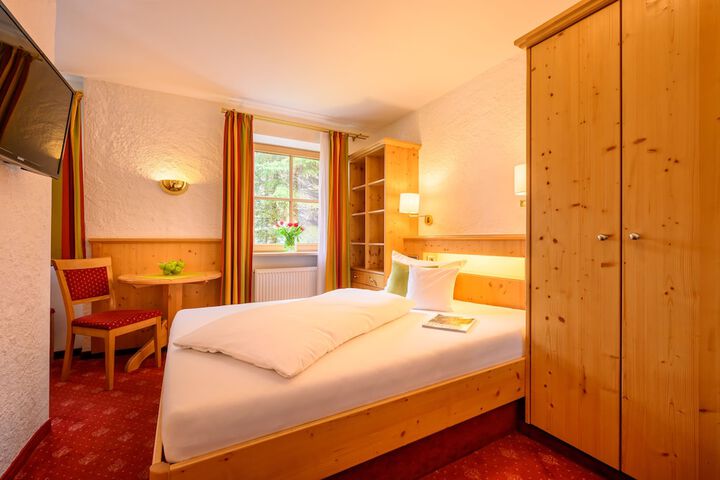 Room 9 of 49