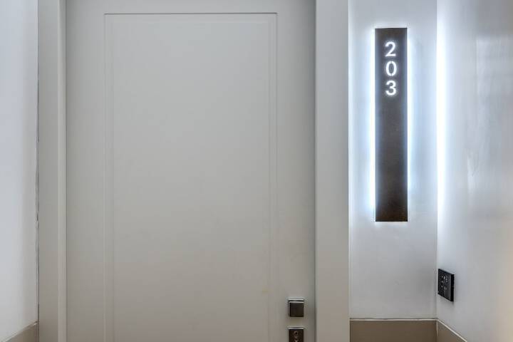 Ballroom/Hall 228 of 238