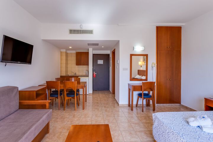 Room 8 of 50