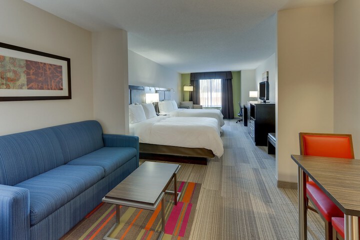 2 Queen Beds (8 of 12)