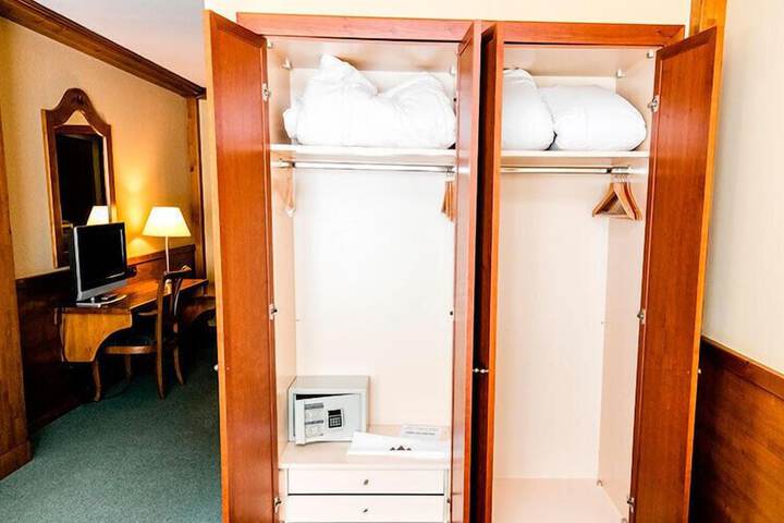 Room 34 of 137