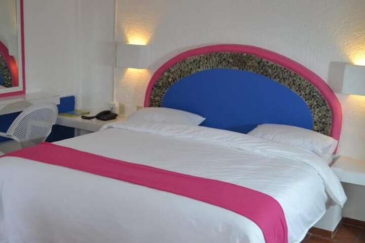 Room 10 of 25