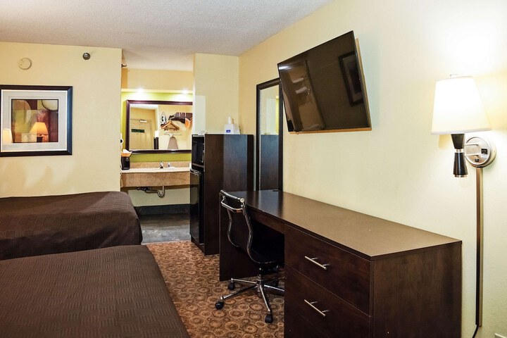 2 Double Beds (6 of 17)