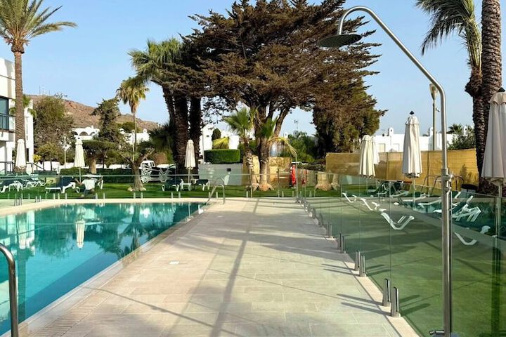 Hotel Pool