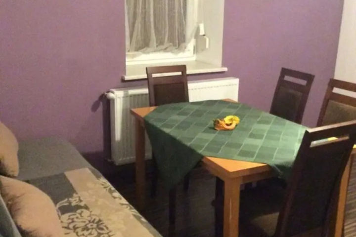 Room 4 of 12