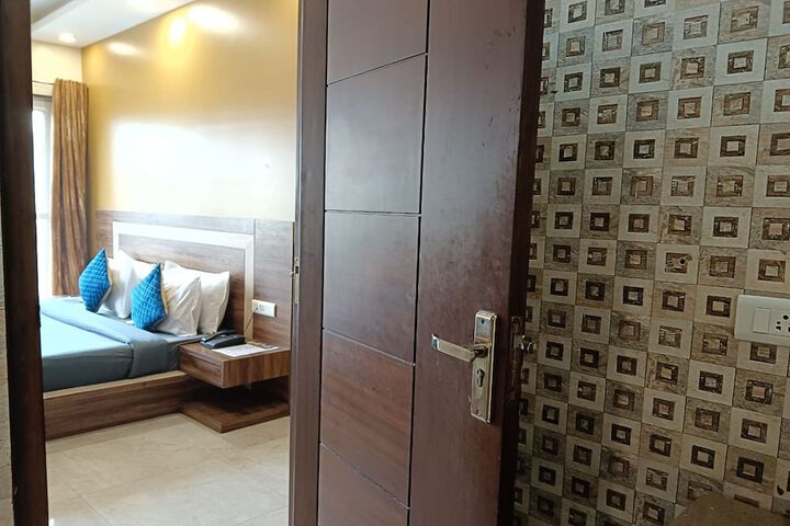 Room 16 of 44