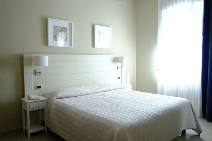 Room 41 of 85