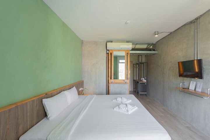 Room 11 of 34