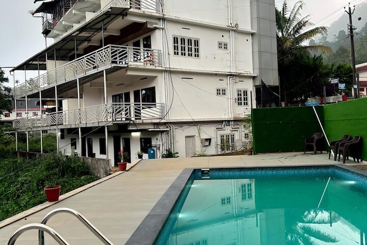 Pool 14 of 21