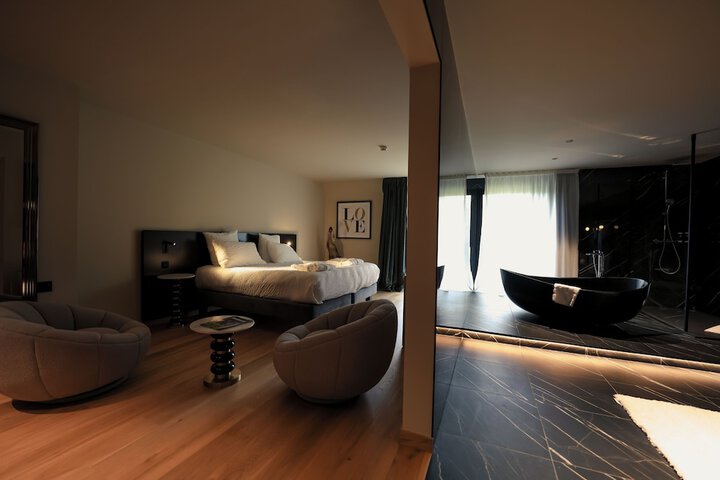 Room 17 of 47