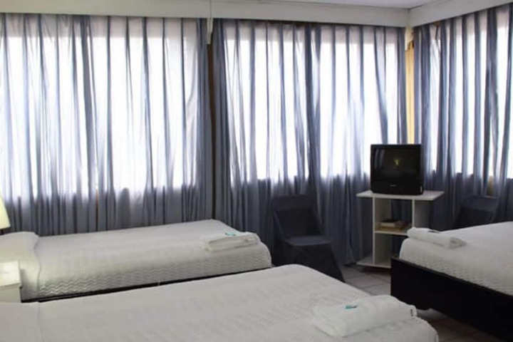 Room 5 of 9