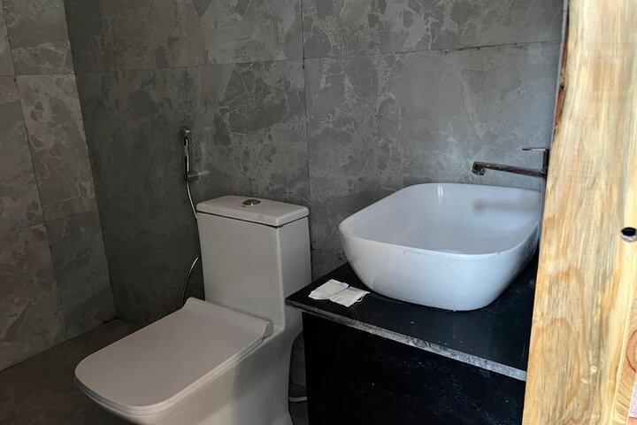 Room 10 of 14