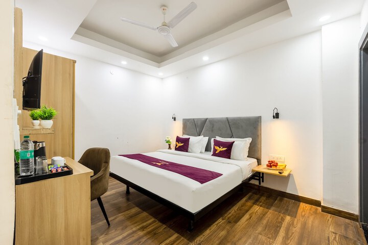 Room 10 of 28