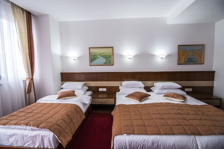 Room 12 of 27