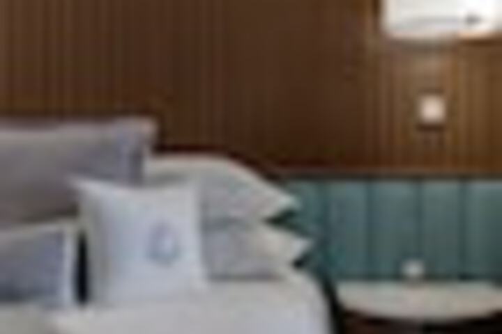 Room 26 of 216