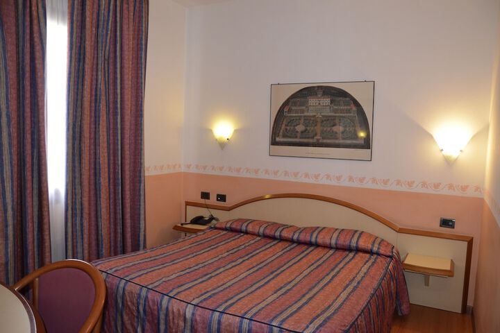 Room 10 of 26