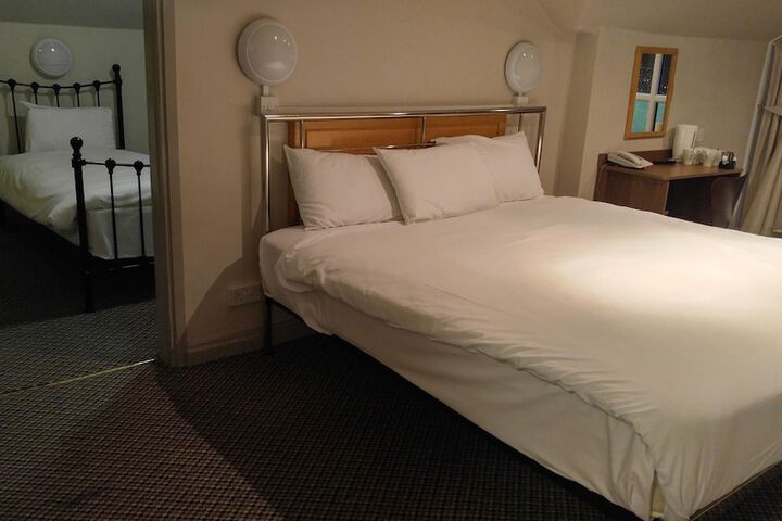Room 94 of 236