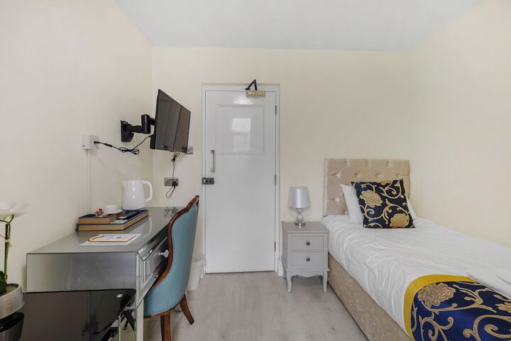 Room 16 of 90