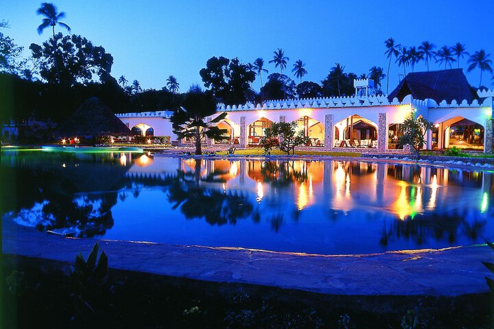 Hotel with Pool