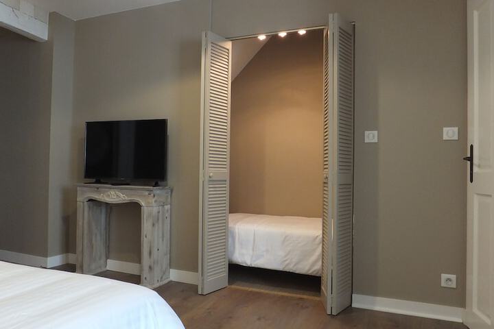 Room 2 of 16