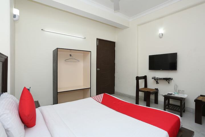 Room 11 of 26