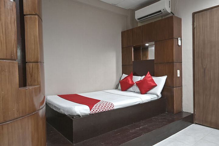 Room 10 of 42