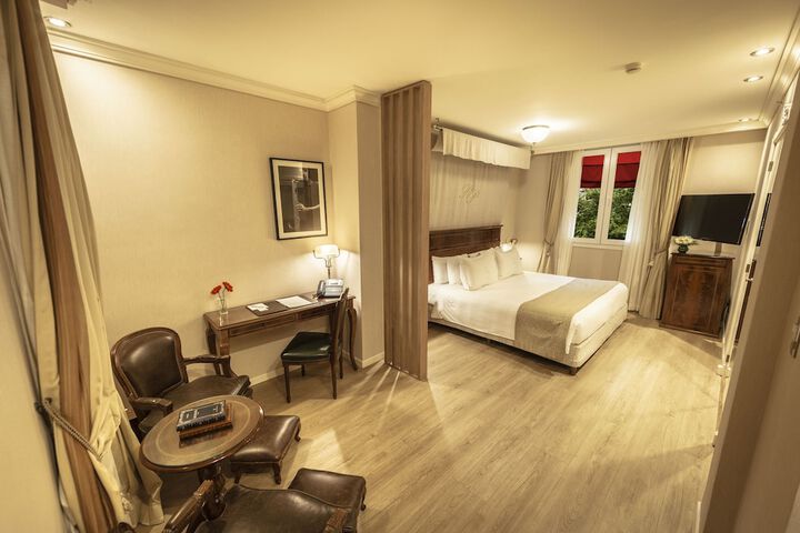 Room 34 of 110