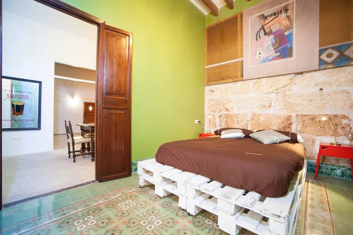 Room 2 of 18